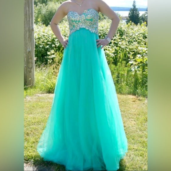 David’s Bridal Prom Dress - Picture 1 of 5